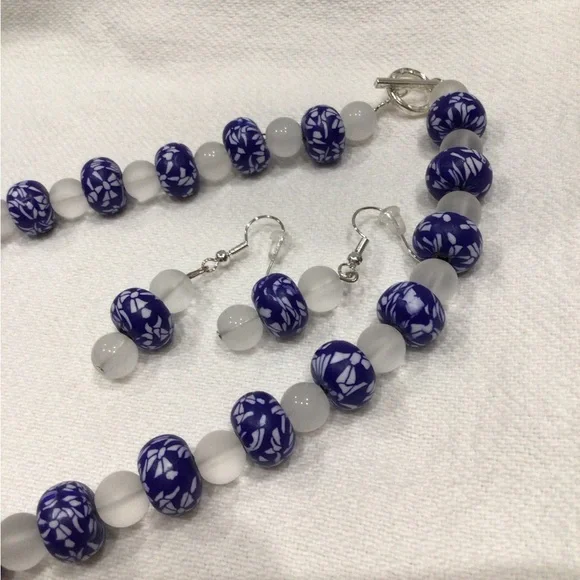 Asian inspired Chic Blue and White Beaded Necklace and Earring Set - Picture 5 of 7